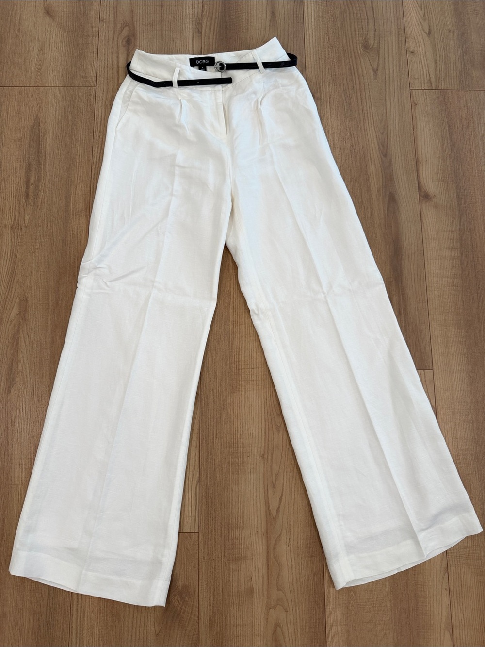 BCBG White Trousers with Black Slim Belt
